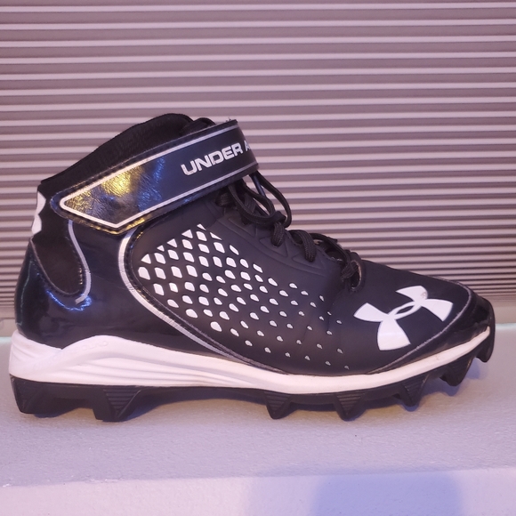 Under Armour youth football cleats - Picture 4 of 7